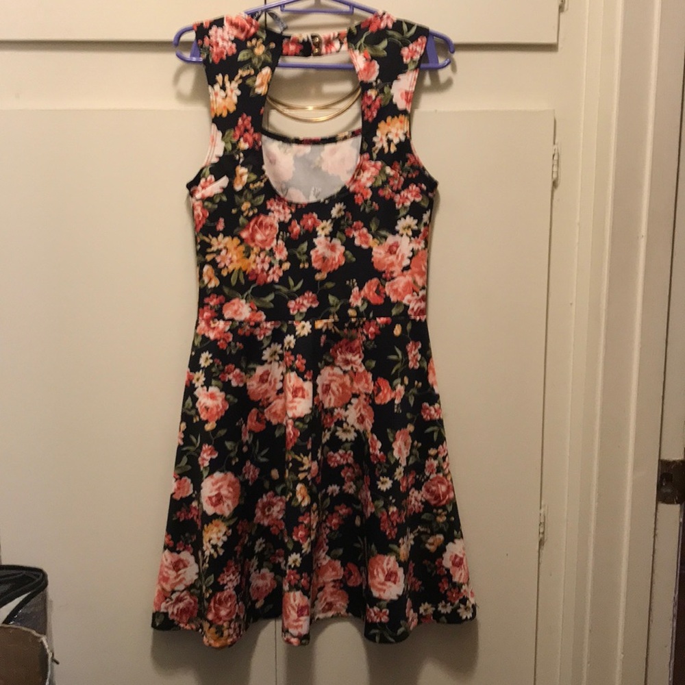 Dress - Picture 3 of 3